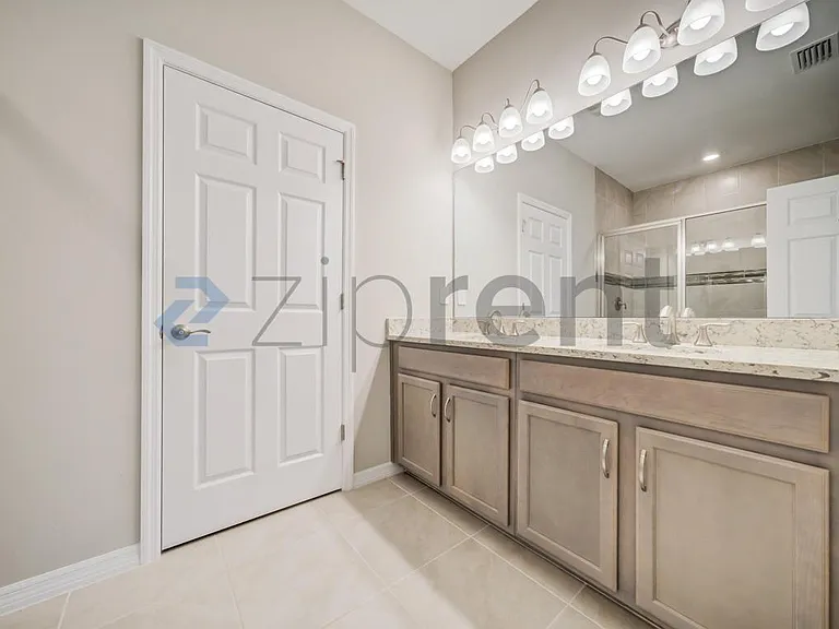 1126 S Town And River Dr — Photo 16