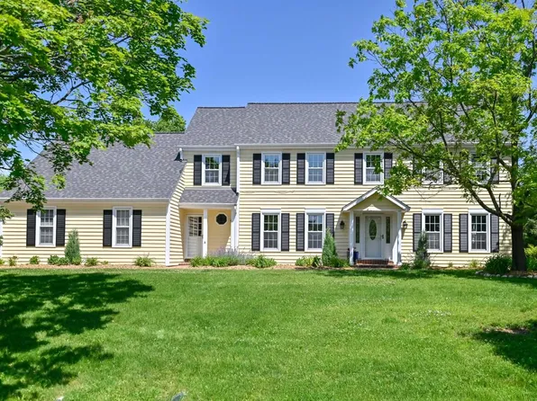 10633 North Riverlake COURT, Mequon, WI 53092