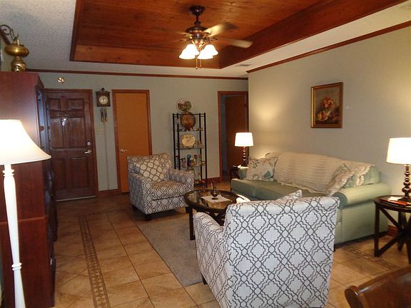 2nd image of 602 Holiday Dr