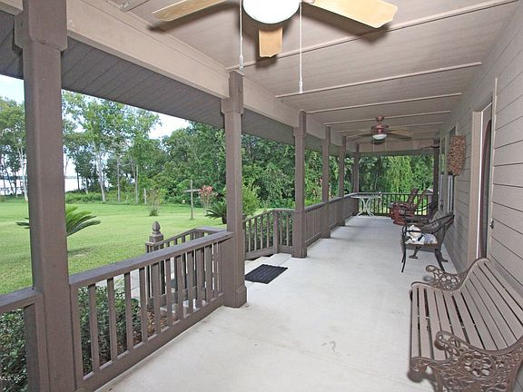 2nd image of 207 RIVER Drive