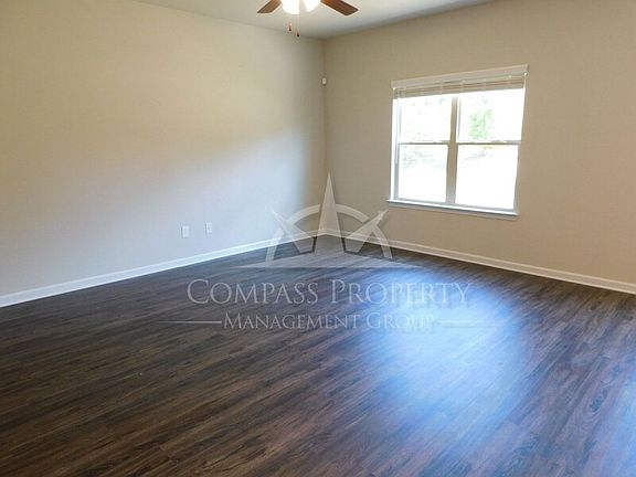 3rd image of 1008 McConaughy Ct