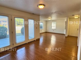 7 Freedom Cir, Hanscom Afb, MA 01731