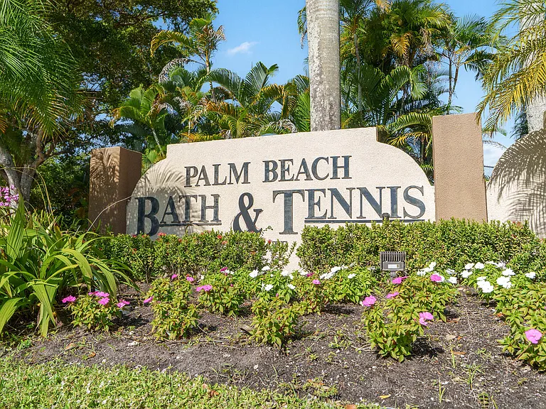 5260 Grande Palm Cir — Photo 1