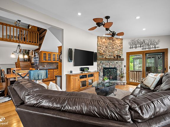 5th image of 154 Flora Fern Rd