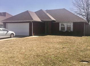 628 NW 22nd St, Moore, OK 73160