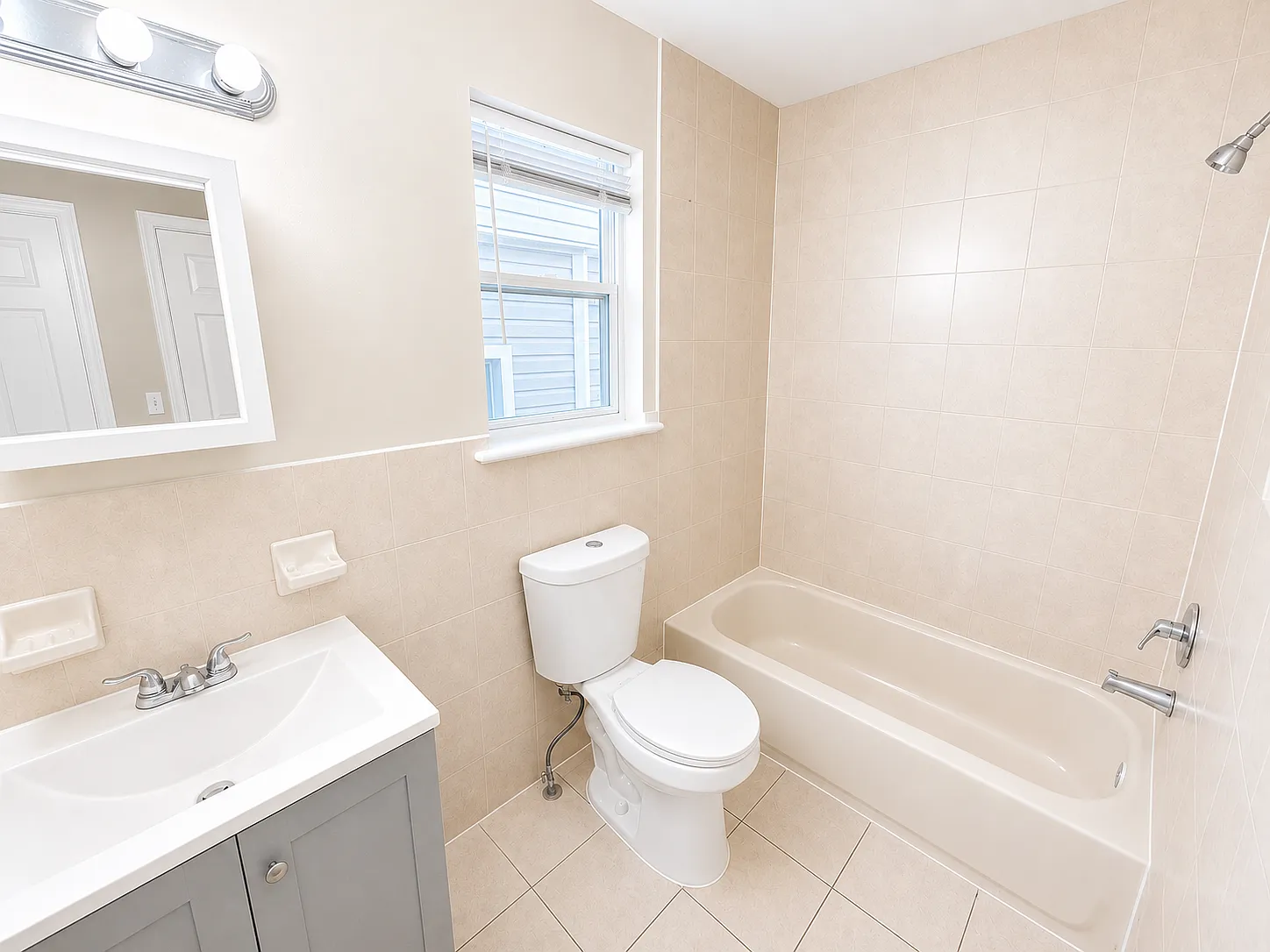 4 bed, 1350 sqft, $2,345 — Photo 2