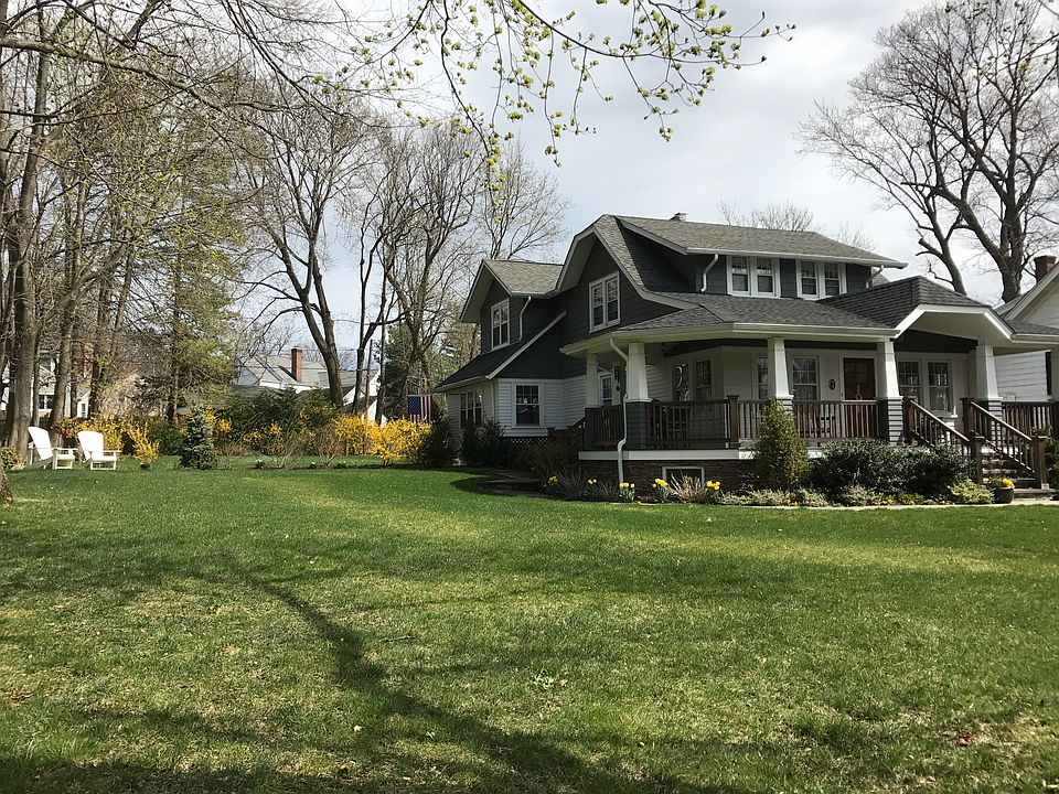 Over sized Lot with Planting