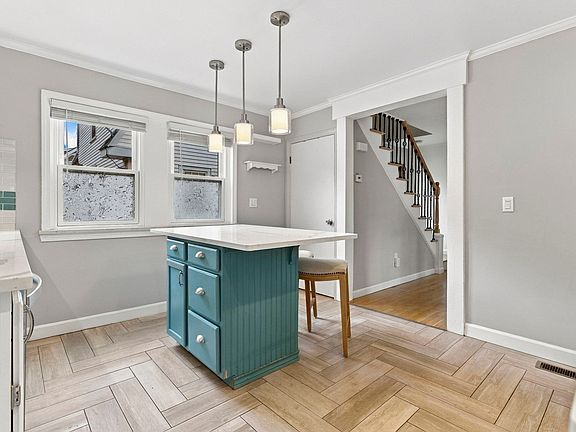 4th image of 814 Lynnfield St
