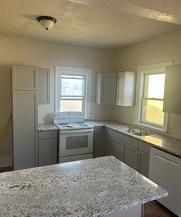 5th image of 2436 Shields Ave