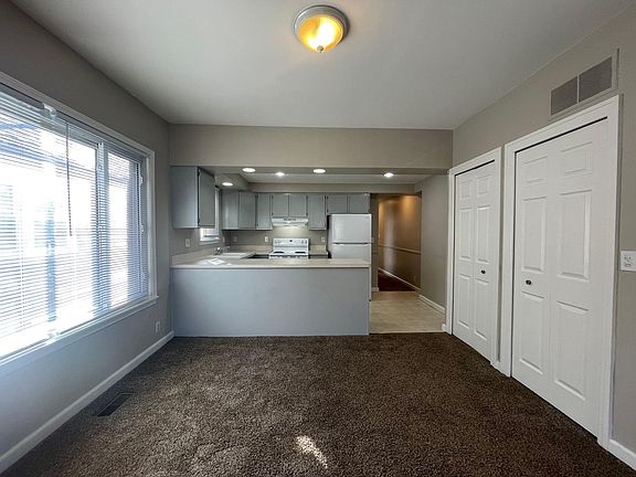 5th image of 813 Beaconsfield Ave #2S