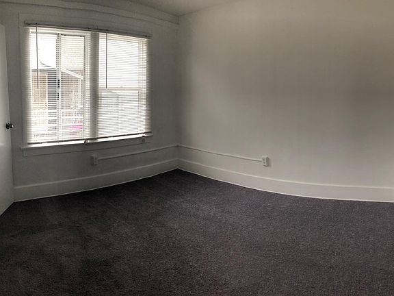 4th image of 530 N Centre St