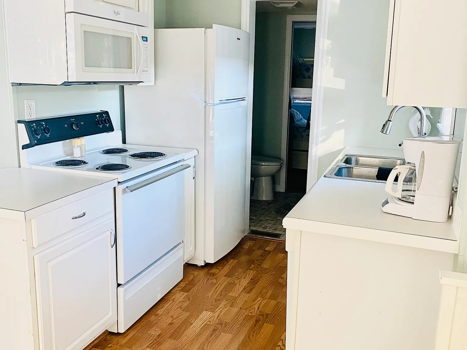 2 bed, 850 sqft, $2,200 — Photo 2