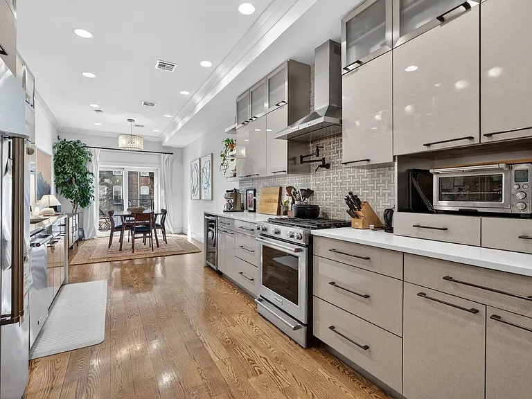 926 Park Ave — Photo 6