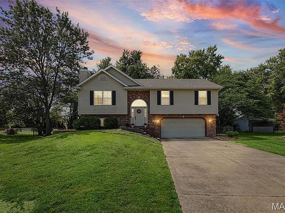 5th image of 2433 Field Point Dr