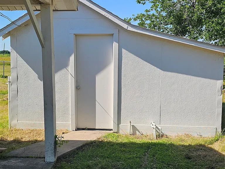 5081 FM 973 — Photo 28