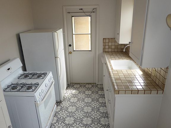 4th image of 4741 Bermuda Ave