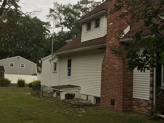 3rd image of 702 Kayser Ave