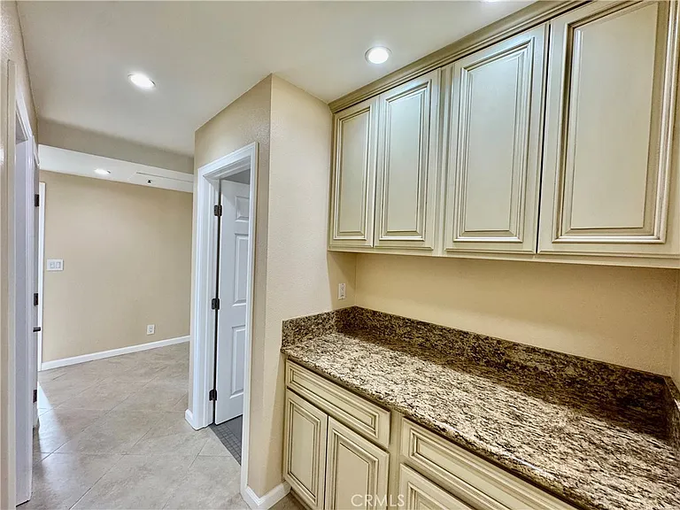 18572 Avolinda Dr — Photo 25