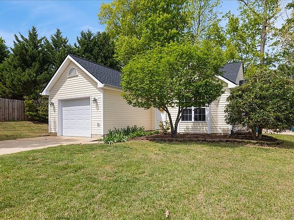 3rd image of 105 Hornholly Way