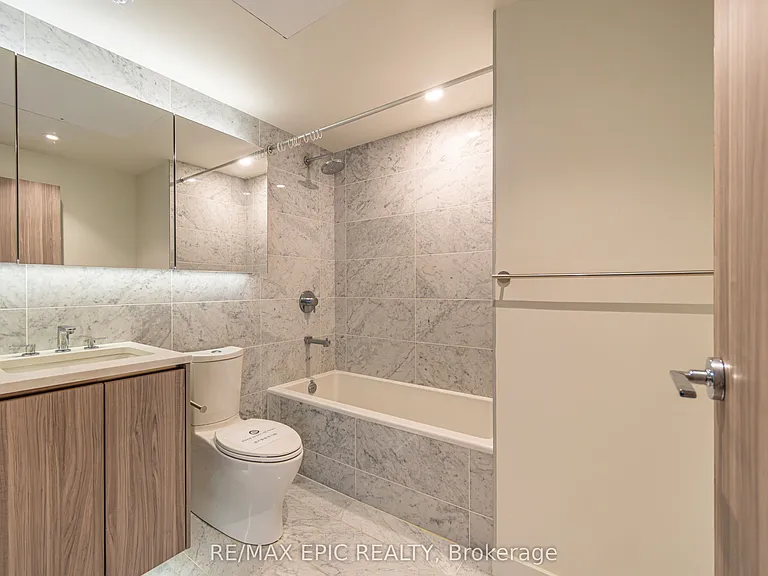 95 McMahon Dr #2715 — Photo 13