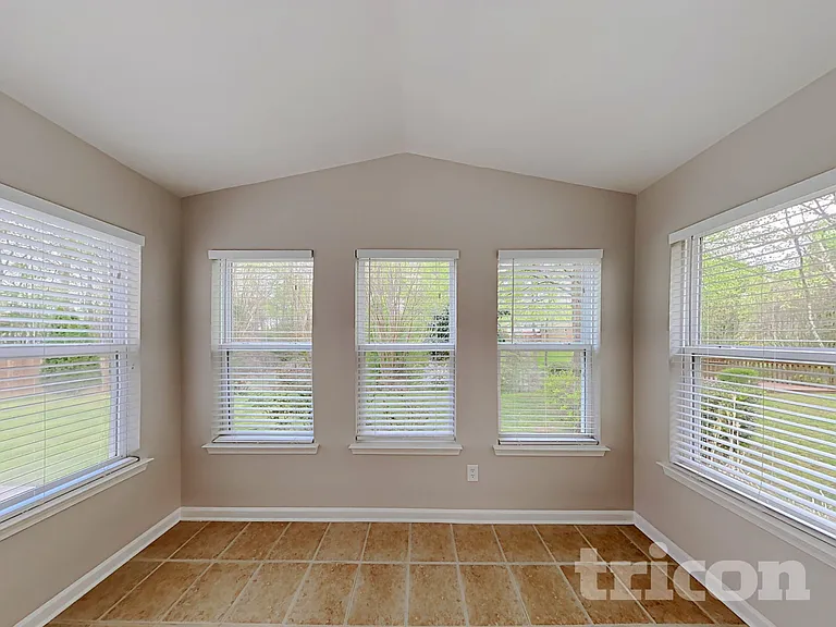 1413 Eastway Dr — Photo 16
