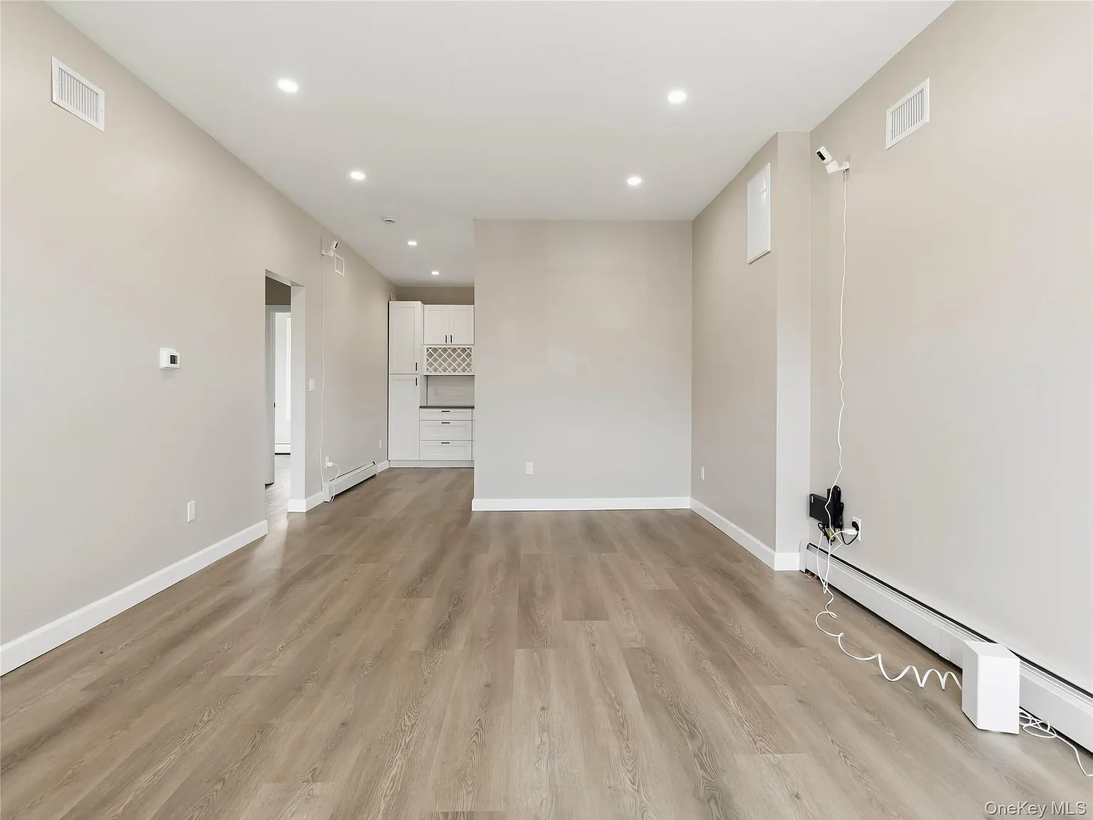 3 bed, 1.5 bath, 948 sqft, $7,200 — Photo 4
