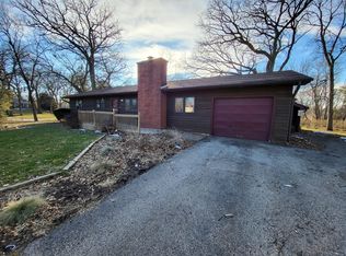 513 Hickory Rd, Woodstock, IL 60098
