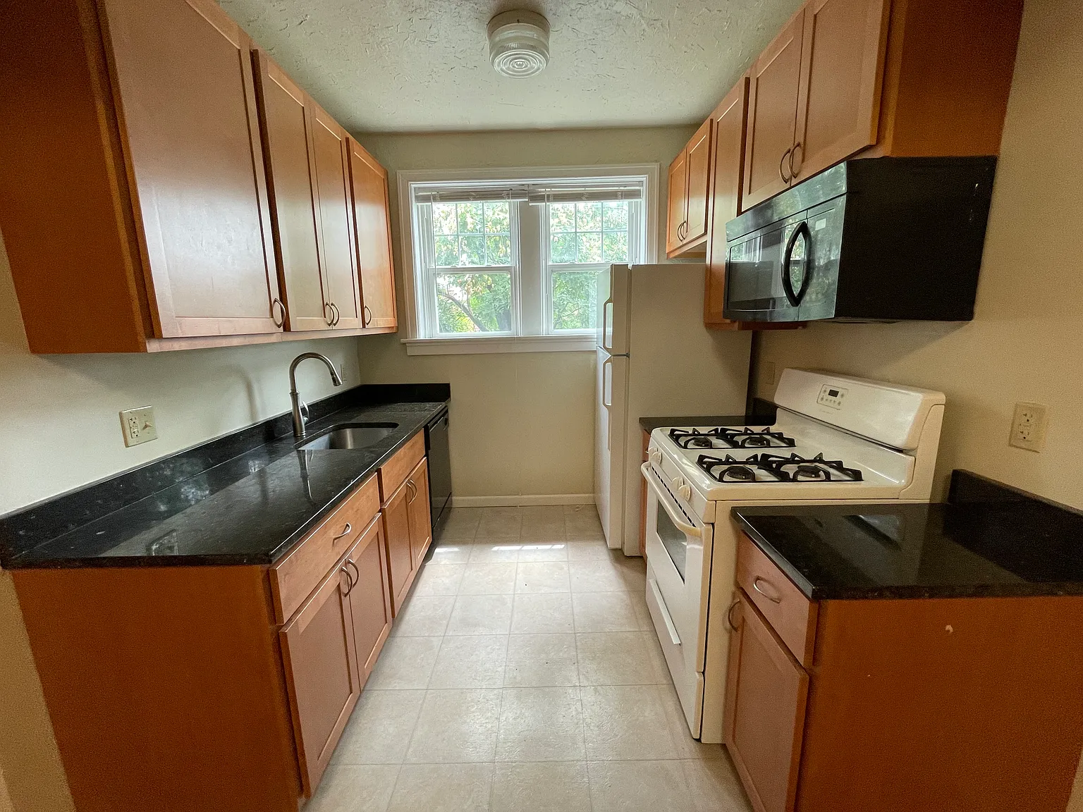 1 bed, 635 sqft, $925 — Photo 2