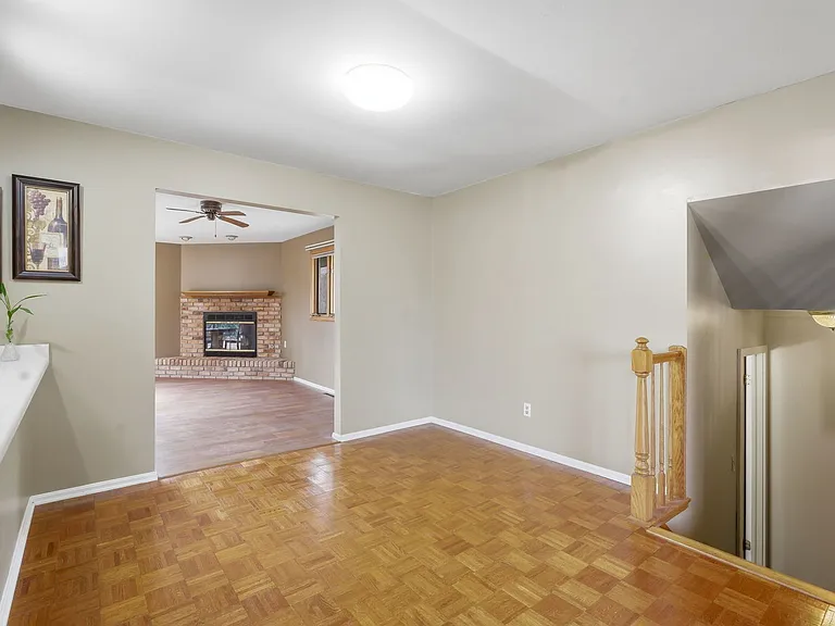 409 Kensington Dr — Photo 6