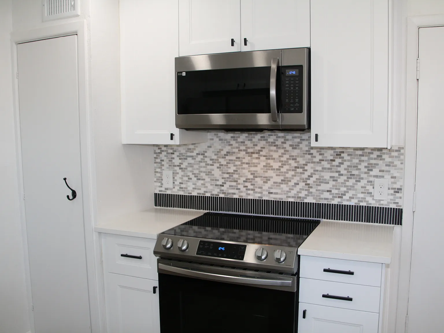3 bed, 1113 sqft, $2,500 — Photo 4