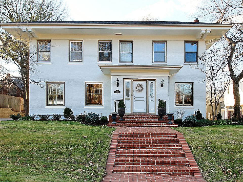 Beautiful Midtown Charmer in Maple Ridge Area! Philbroock, Brookside, Utica Square and Cherry Street all close by.