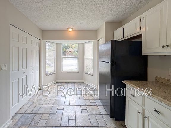 4th image of 4514 Melissa Ct W