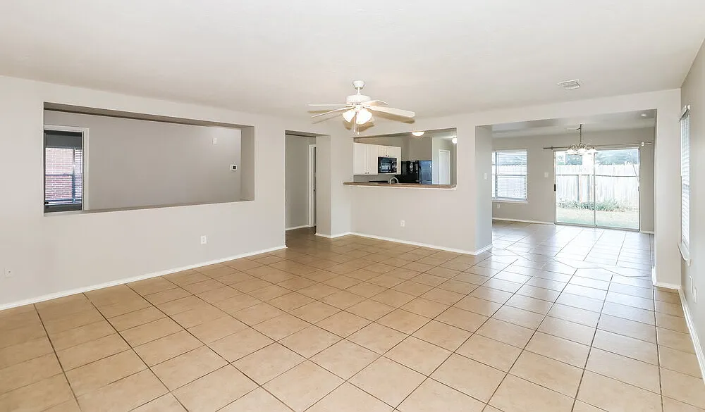 3 bed, 2.0 bath, 1824 sqft, $1,780 — Photo 4