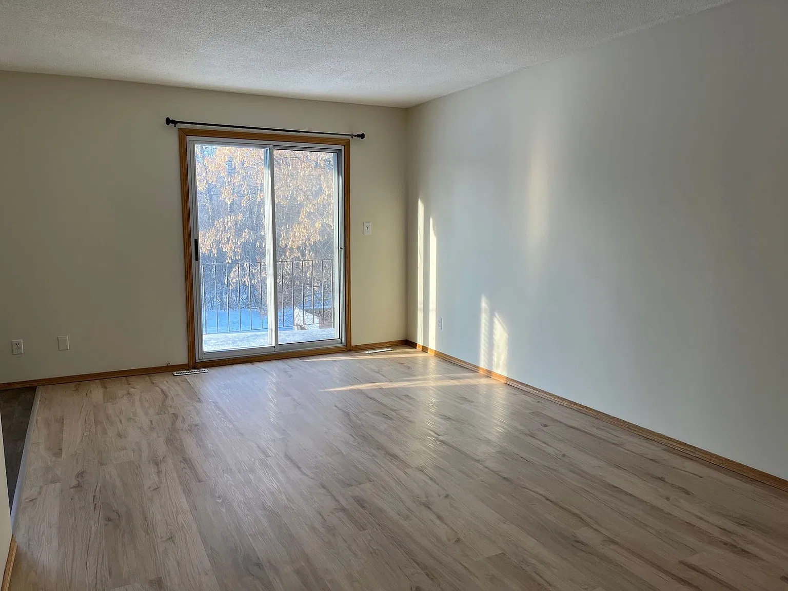 5702 60 Avenue Red Deer — Photo 4
