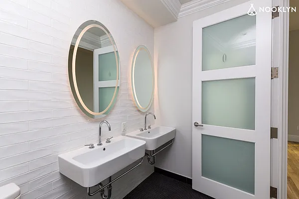 Rented by Nooklyn NYC LLC | media 123