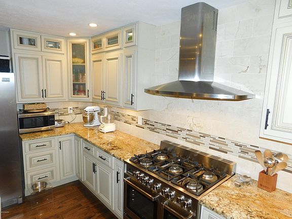 4th image of 843 E Park Dr