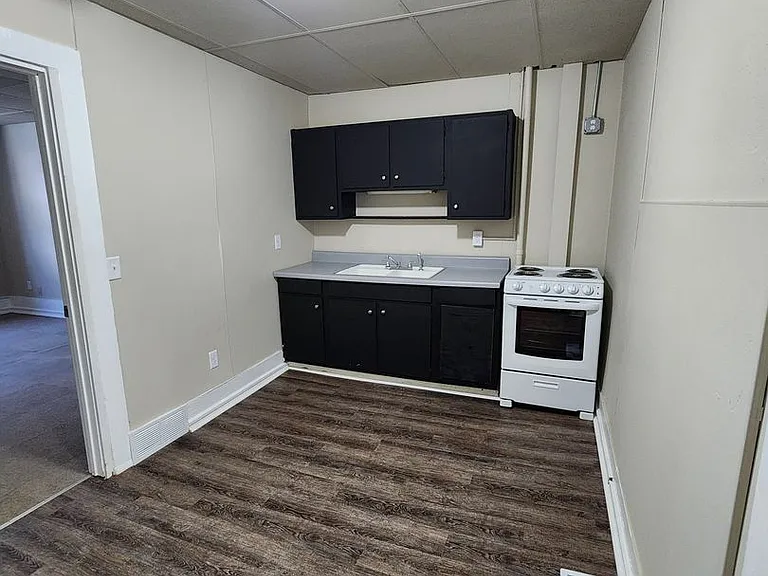 613 E Robinson St — Photo 4