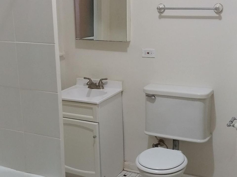 2nd image of 3444 N Karlov Ave APT 2S