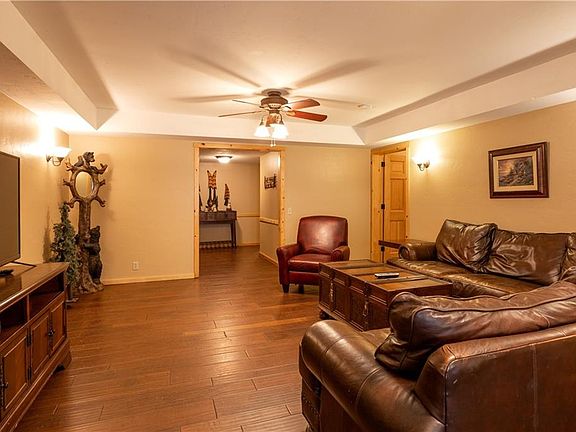 3rd image of 630 Summit Blvd