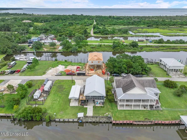 5245 Lambert Ln, Bay Saint Louis, MS 39520