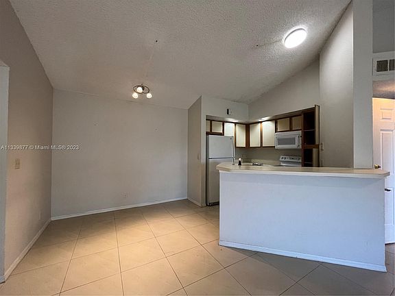 3rd image of 3450 Pinewalk Dr N APT 431