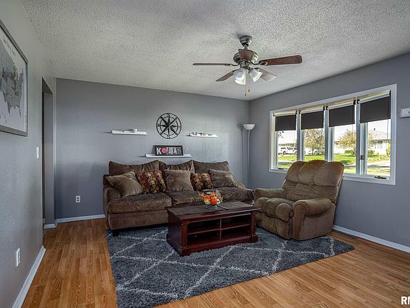 3rd image of 554 Oaklawn Ave