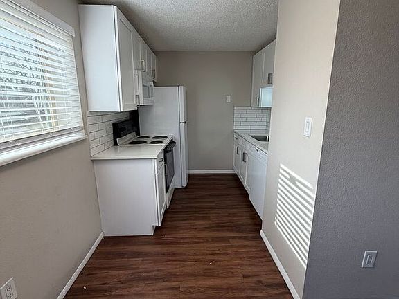 4th image of 1065 Saulsbury St #101