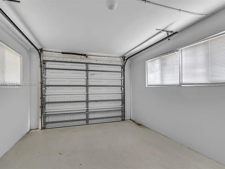465 NW 11th St — Photo 35