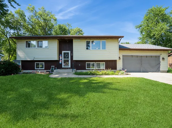 4910 Willow Ln, McHenry, IL 60050
