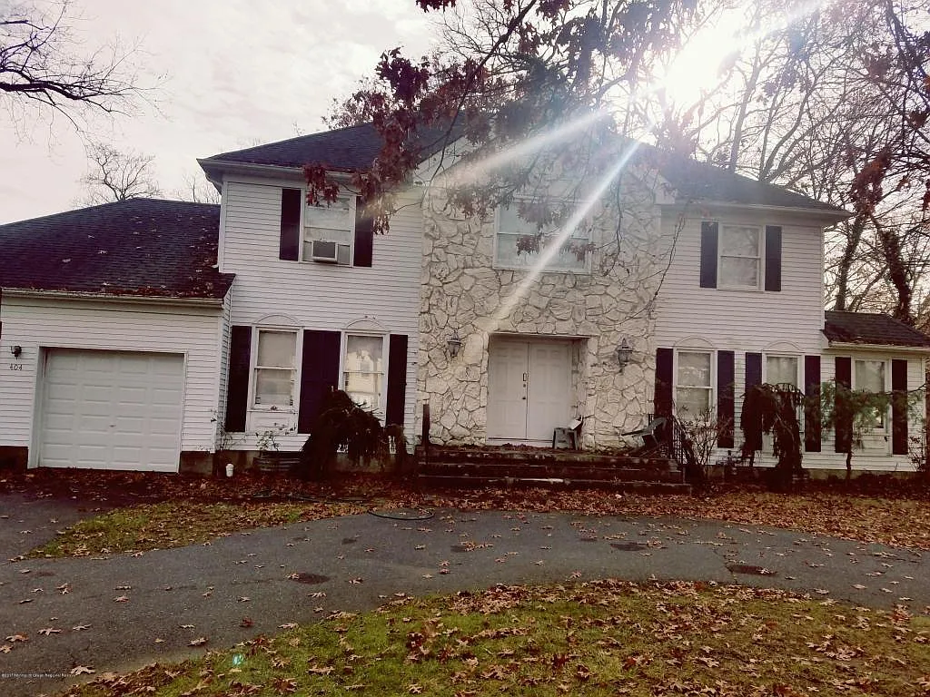 404 Hollywood Ave photo 1