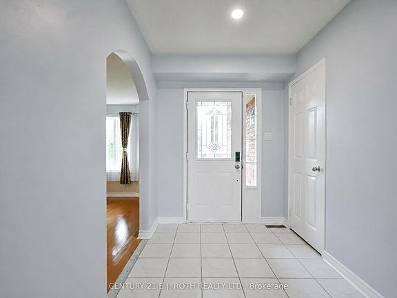 3rd image of 17 Crompton Dr