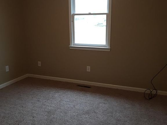 5th image of 143 Miller Dr