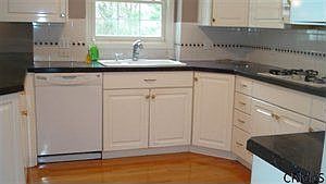 5th image of 37 Upper Wedgewood Ln