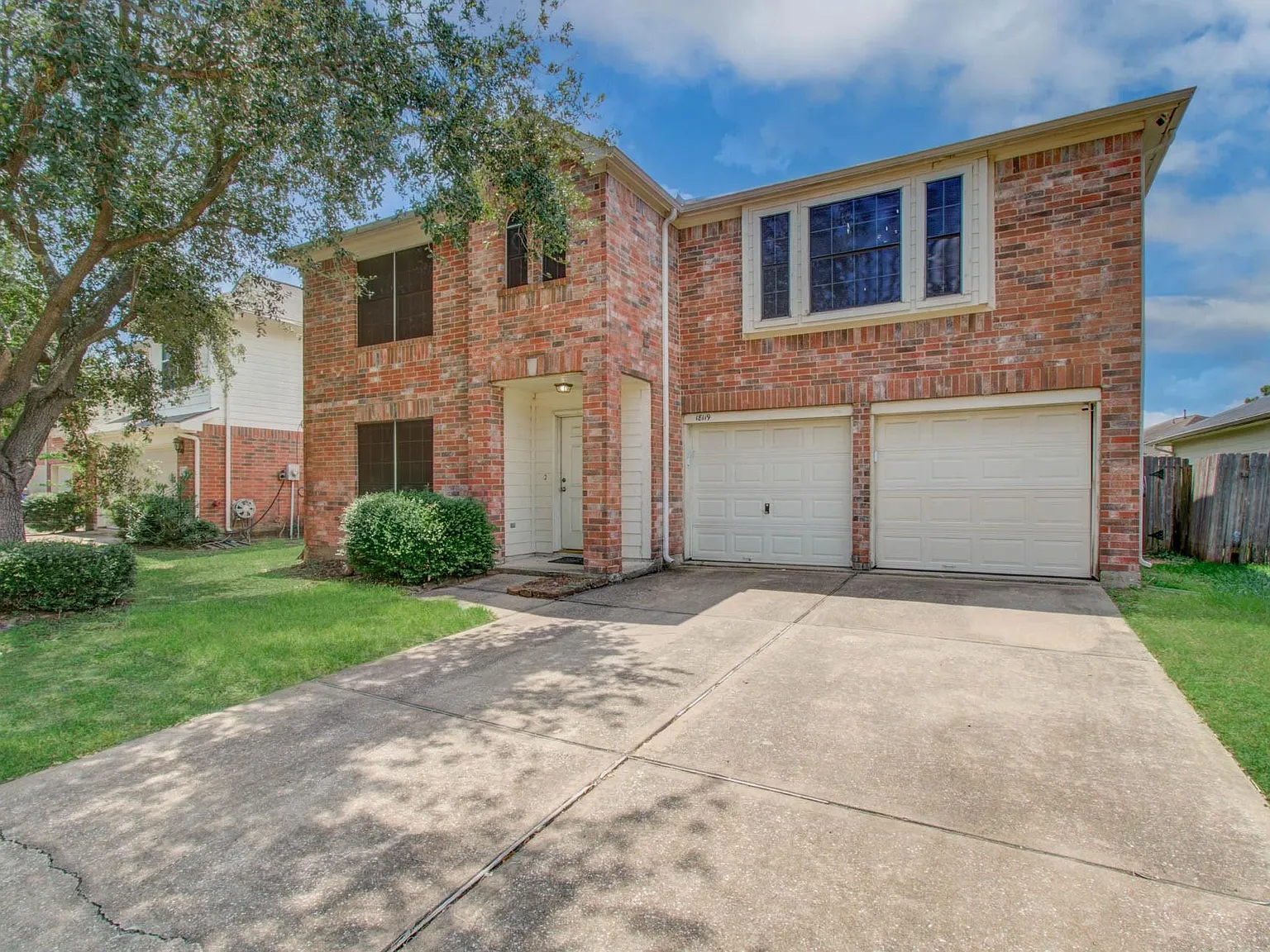 4 bed, 2.5 bath, 2721 sqft, $2,200 — Photo 2